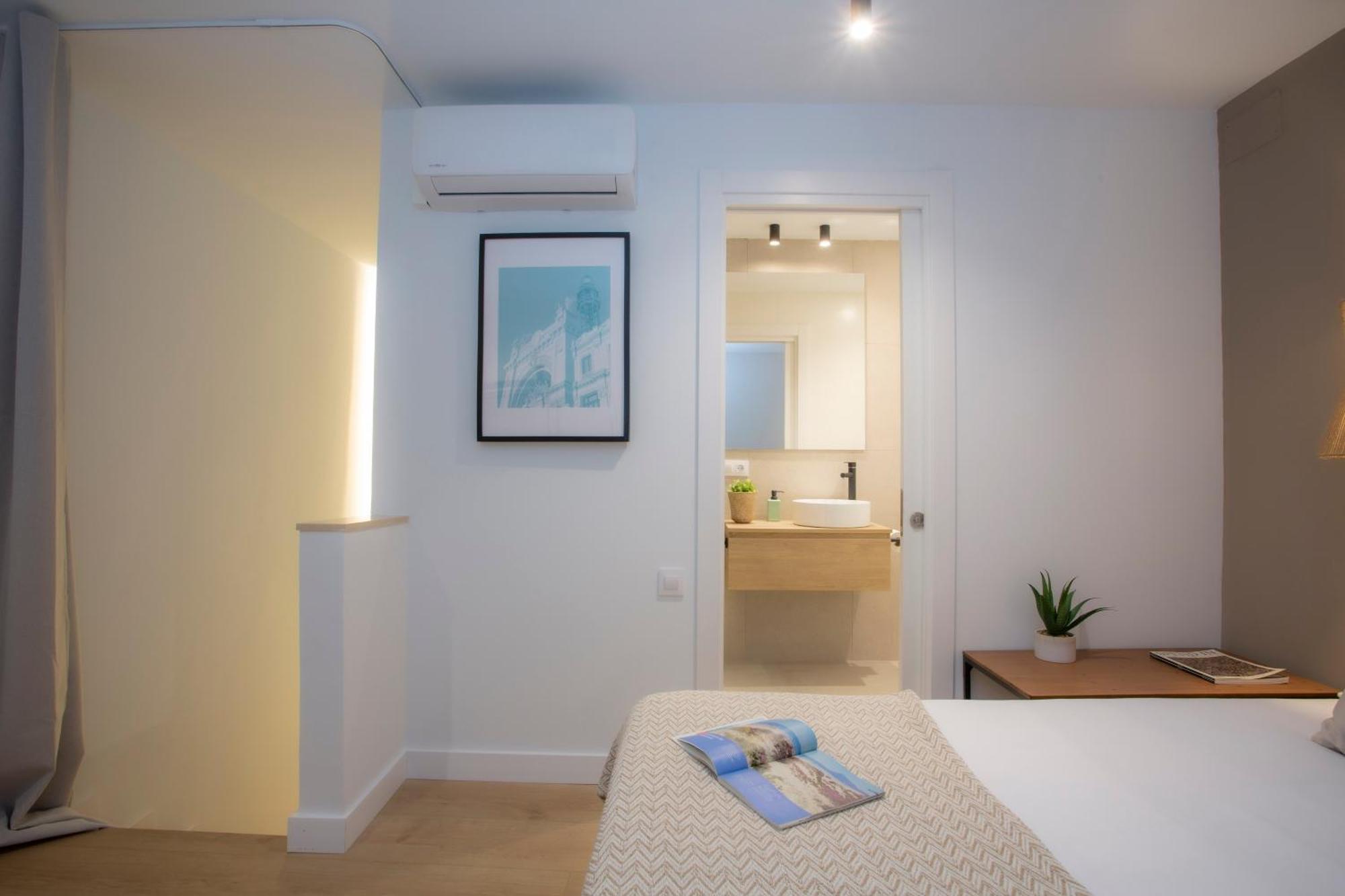 Poeta Llombart Apartment Valence Extérieur photo